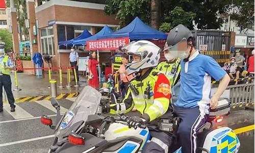 交警骑送高考生_交警护送学生高考